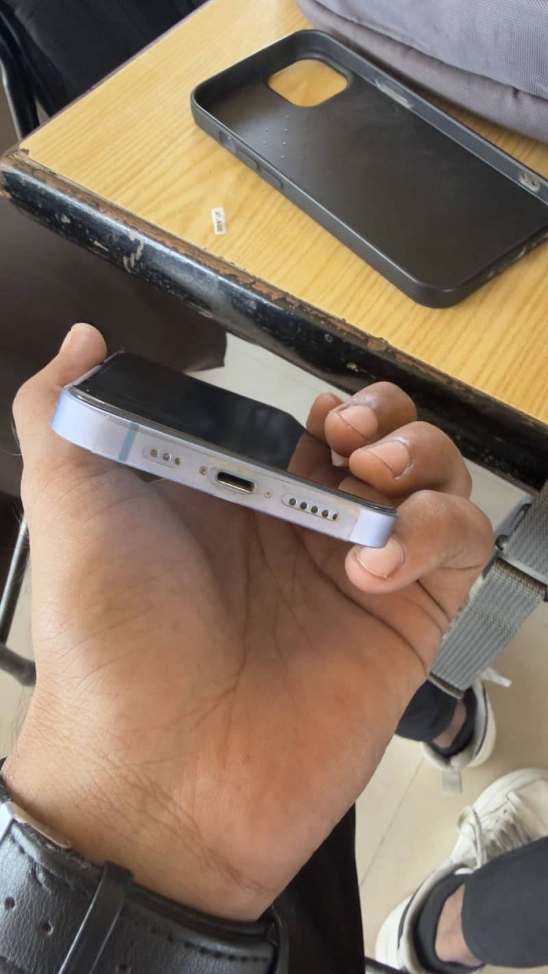 Apple iPhone 14 3