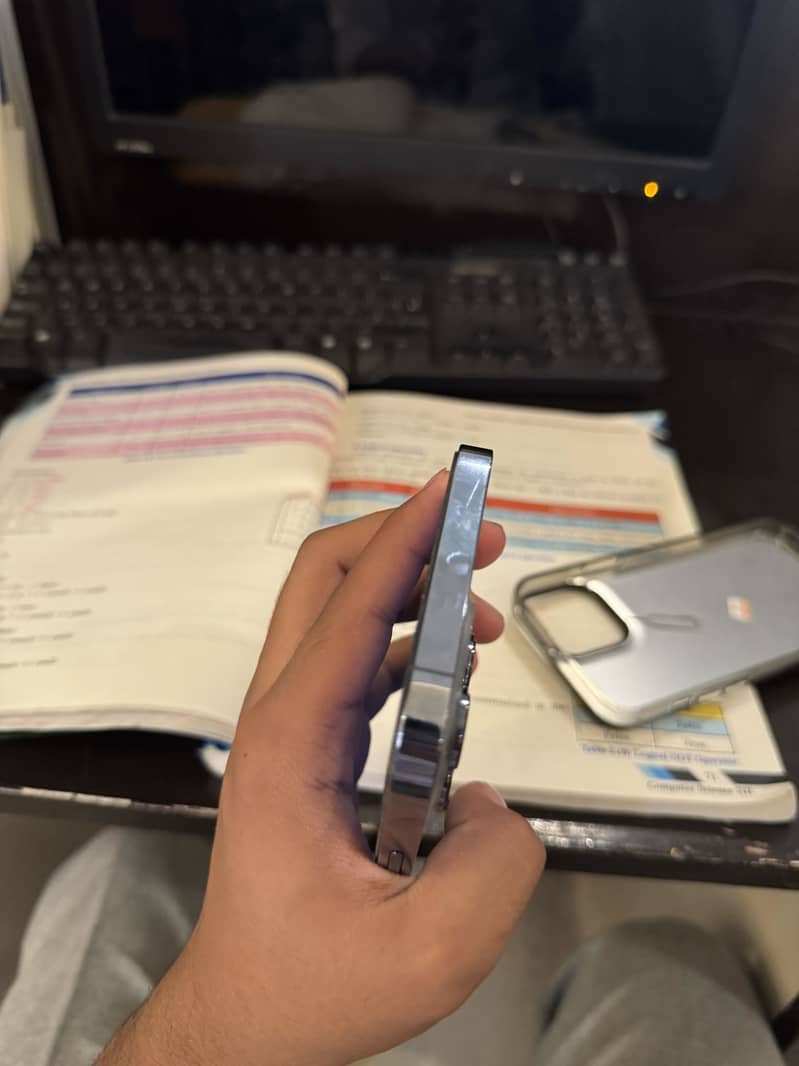 Apple iPhone 13 Pro Max 6