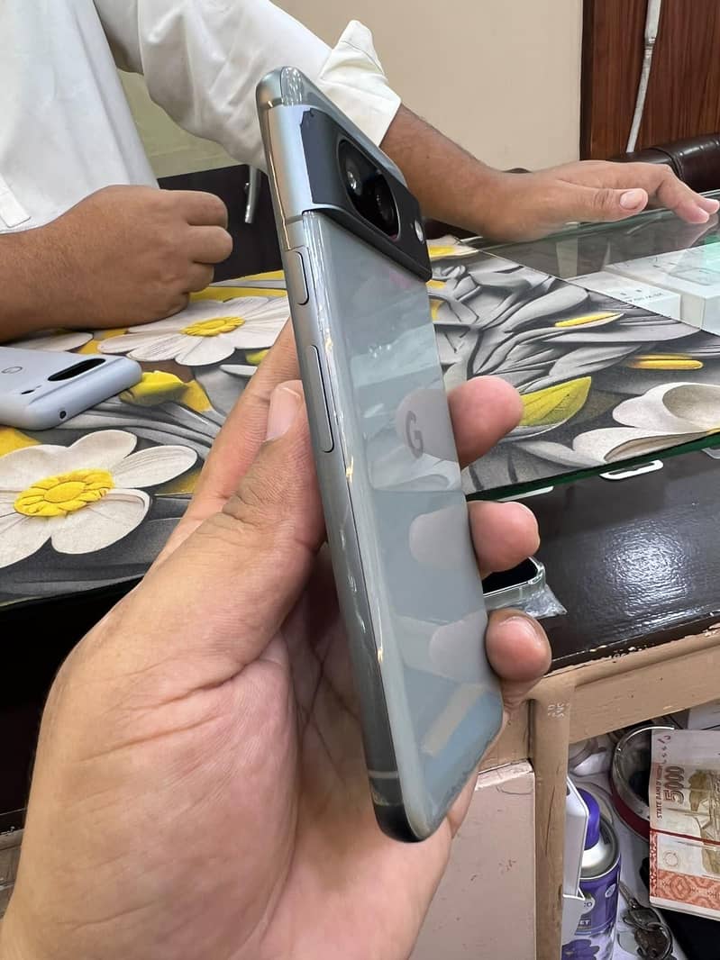 Google Pixel 8 2