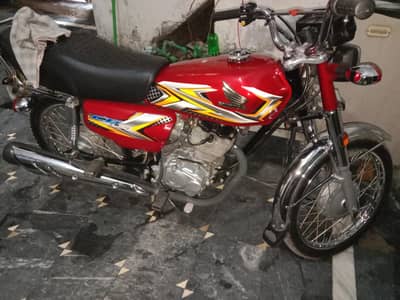 I am selling Honda 125 good condition