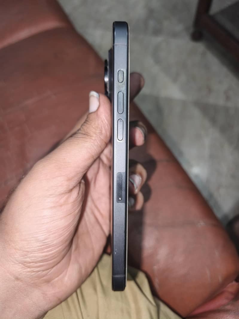 Apple iPhone 15 Pro Max 3