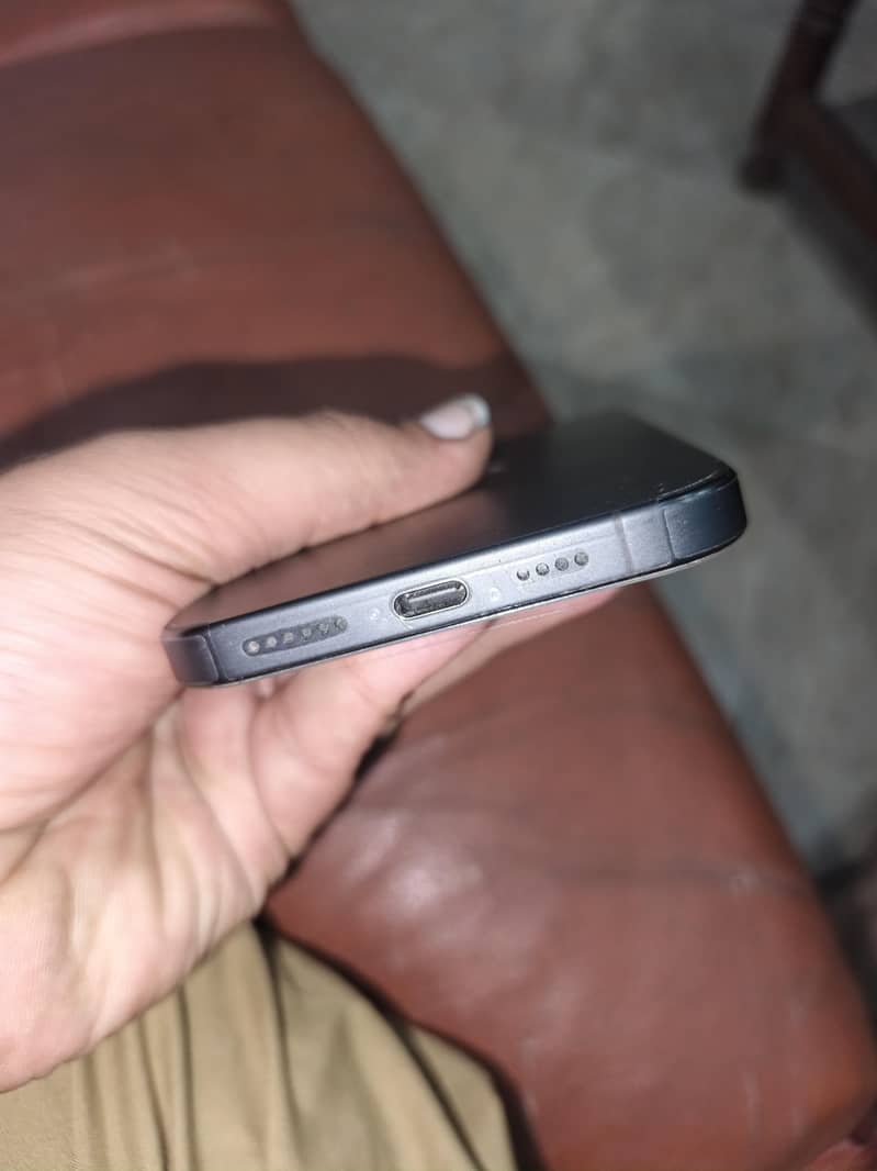 Apple iPhone 15 Pro Max 4