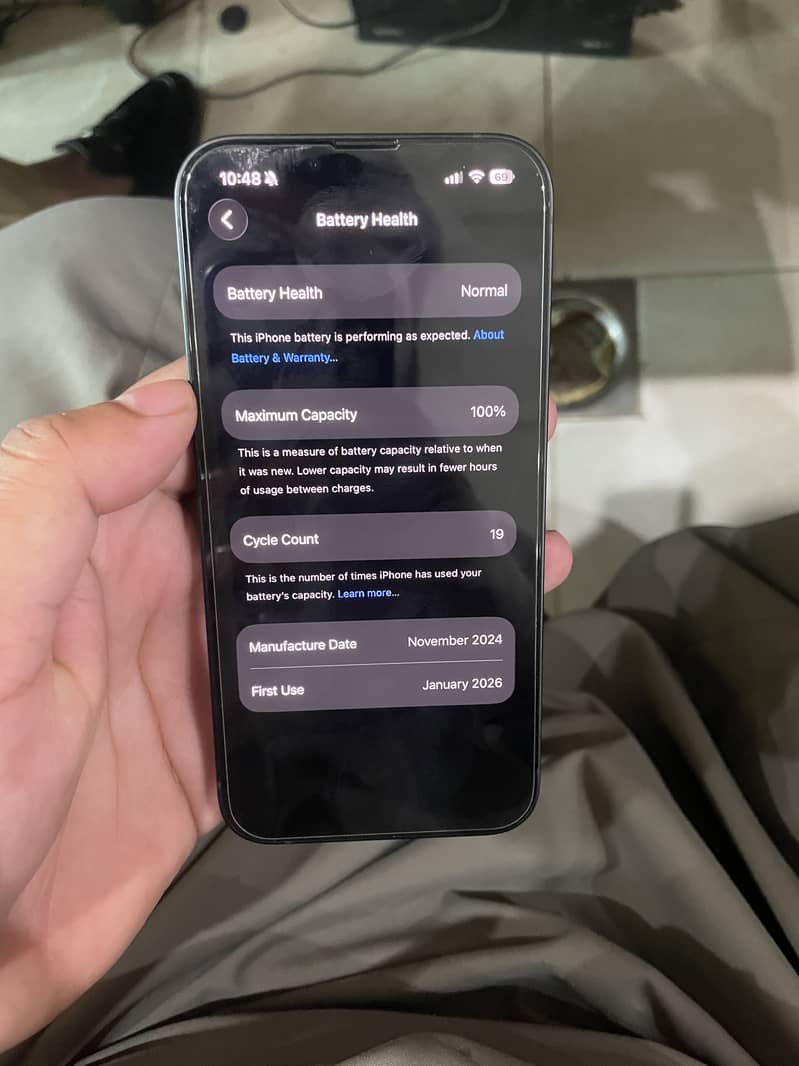 Apple iPhone 16e 5