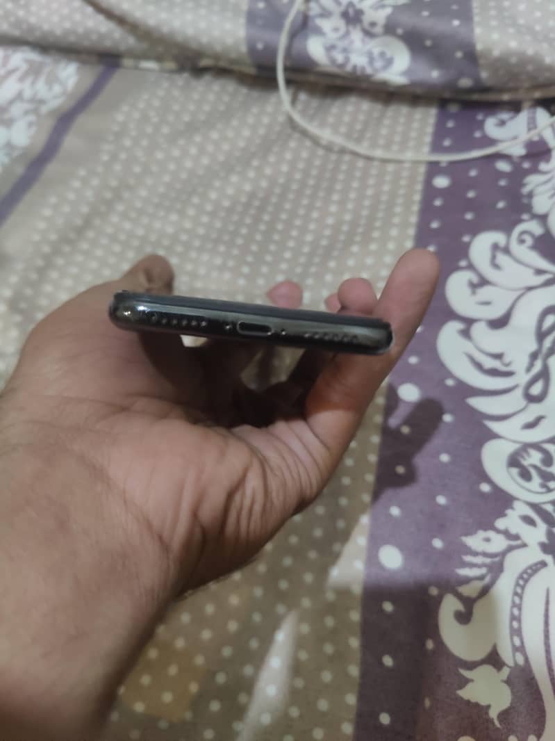 Apple iPhone X 3