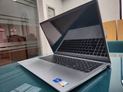 Dell Latitude 3520 comes with 8 GB RAM and 256 GB storage, which is so