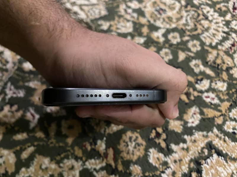 Apple iPhone 15 Pro Max 2