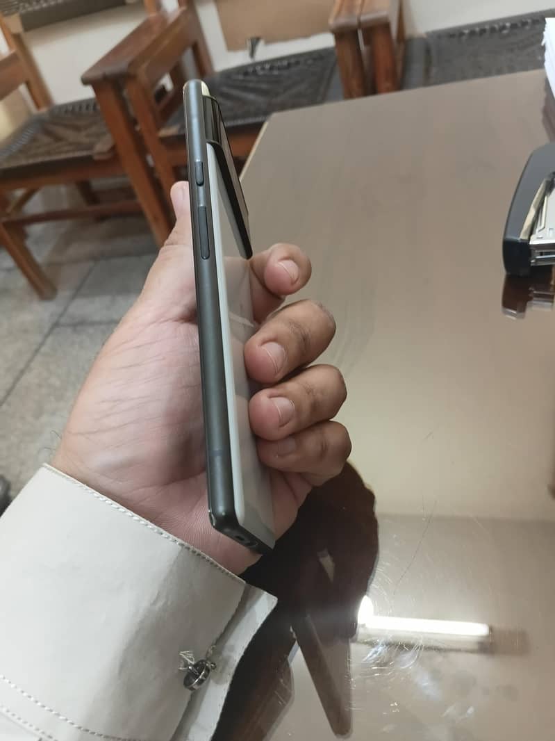 Google Pixel 6 4