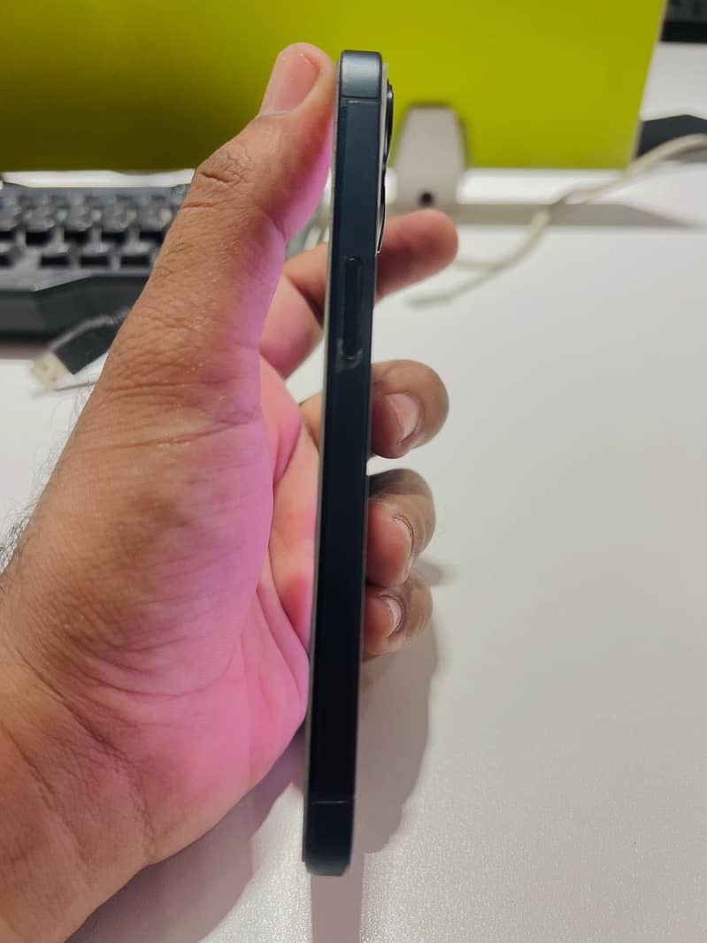 Apple iPhone 13 2