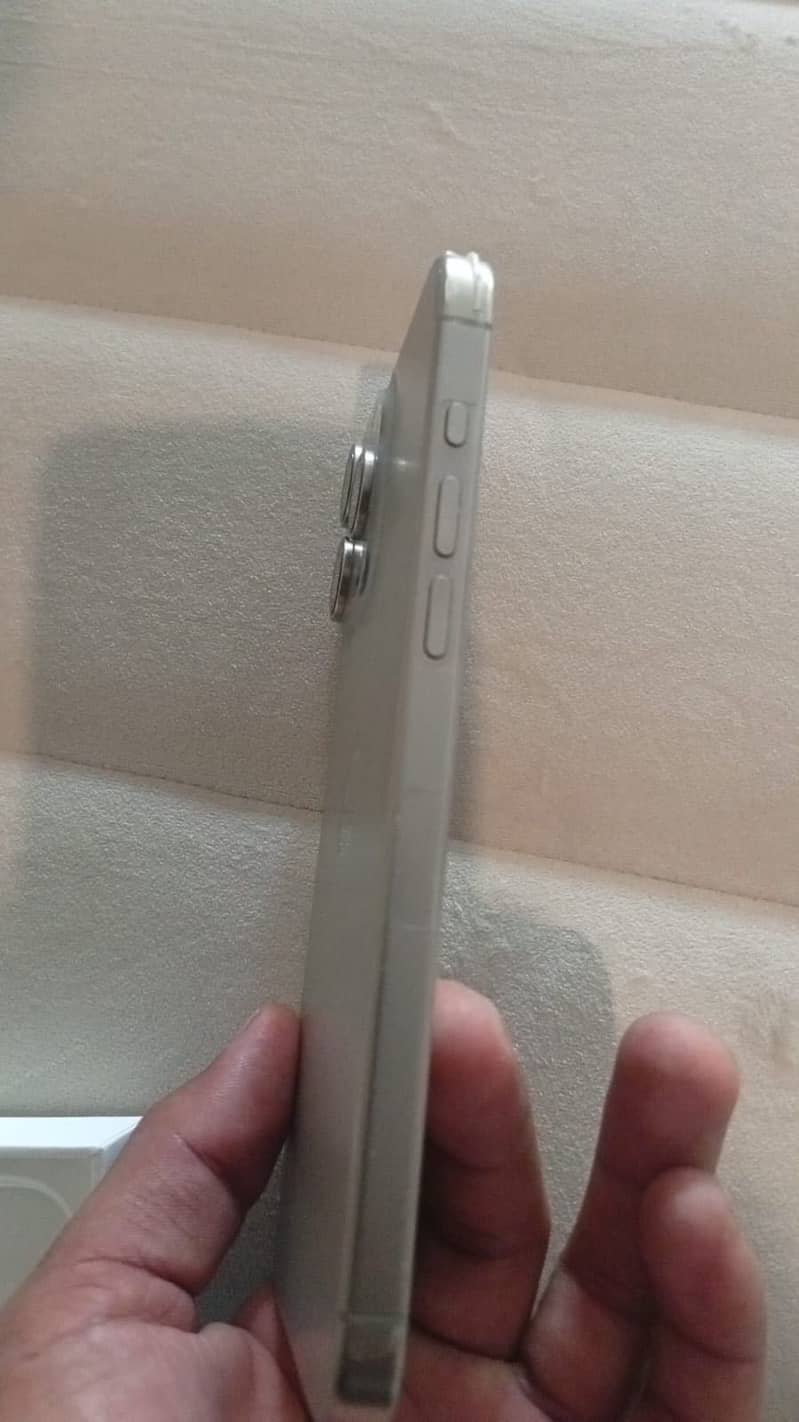 Apple iPhone 15 Pro Max 0