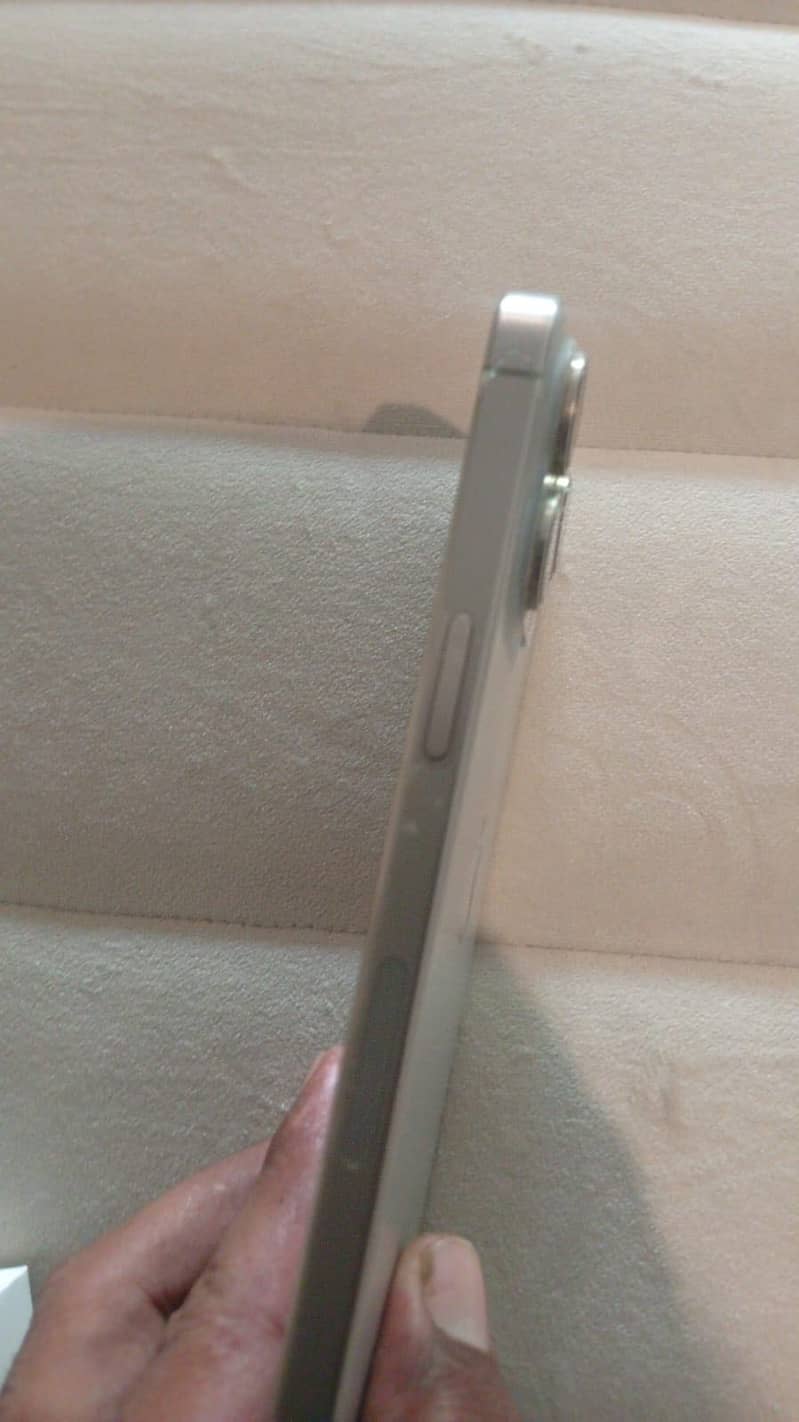 Apple iPhone 15 Pro Max 4