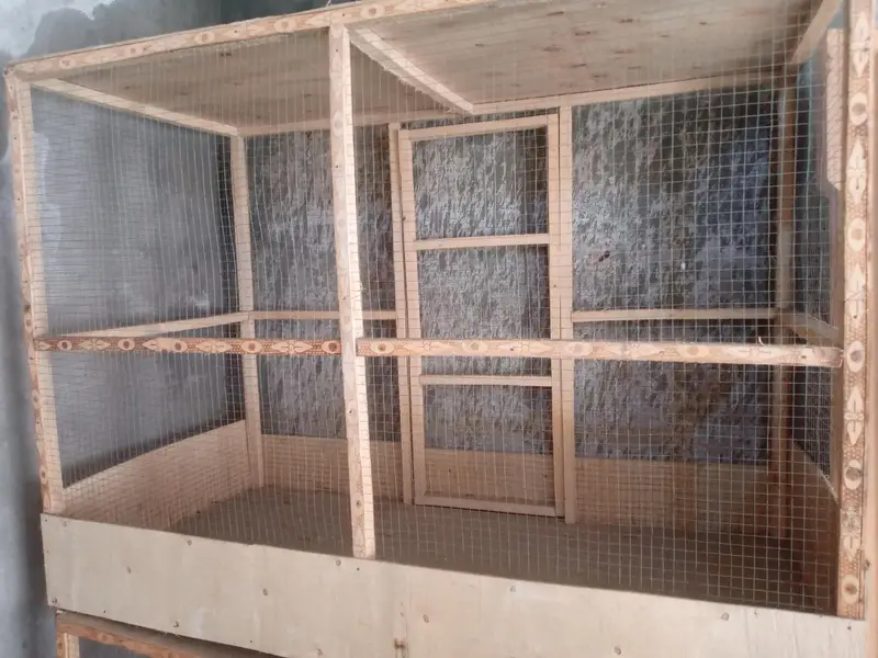 2 big wooden cages  and 1 iron cage for sale — photo 2