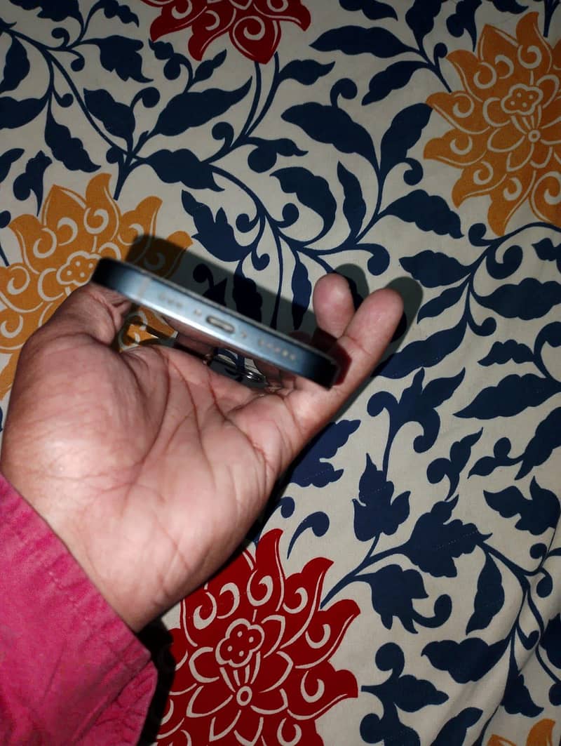 Apple iPhone 12 7