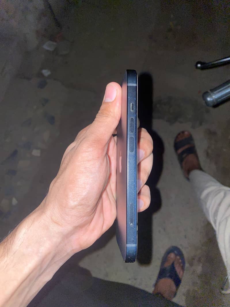 Apple iPhone 15 4