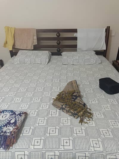 bed or gada dono sell Karne hai 10 inch ka mastar ka gada hai