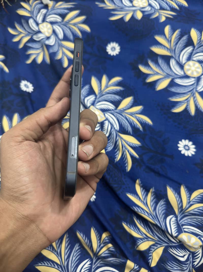 Apple iPhone 12 3
