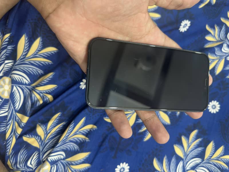 Apple iPhone 12 4
