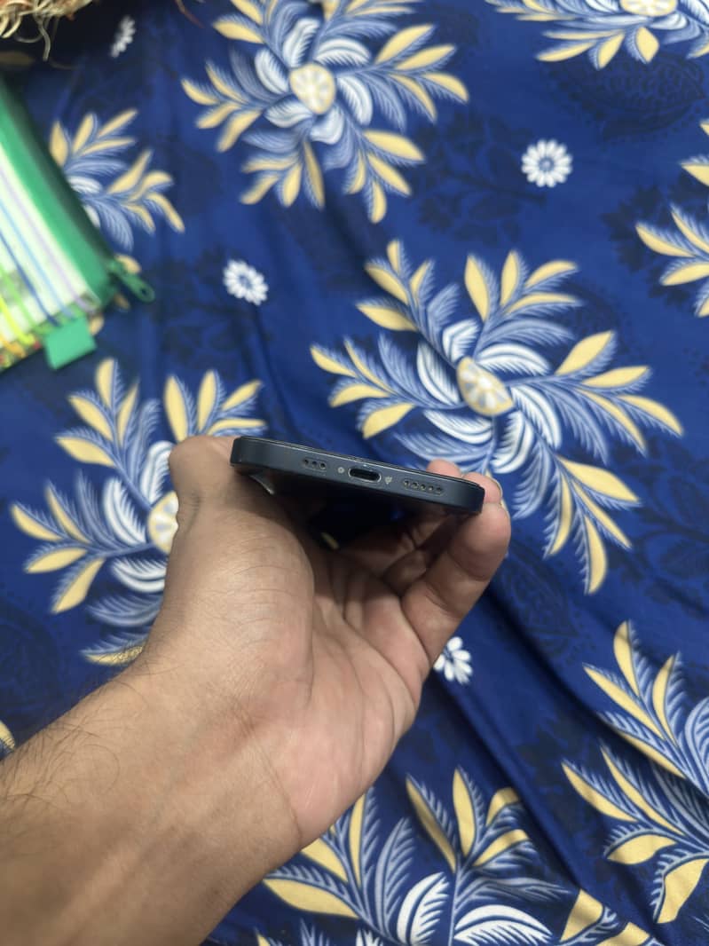 Apple iPhone 12 5
