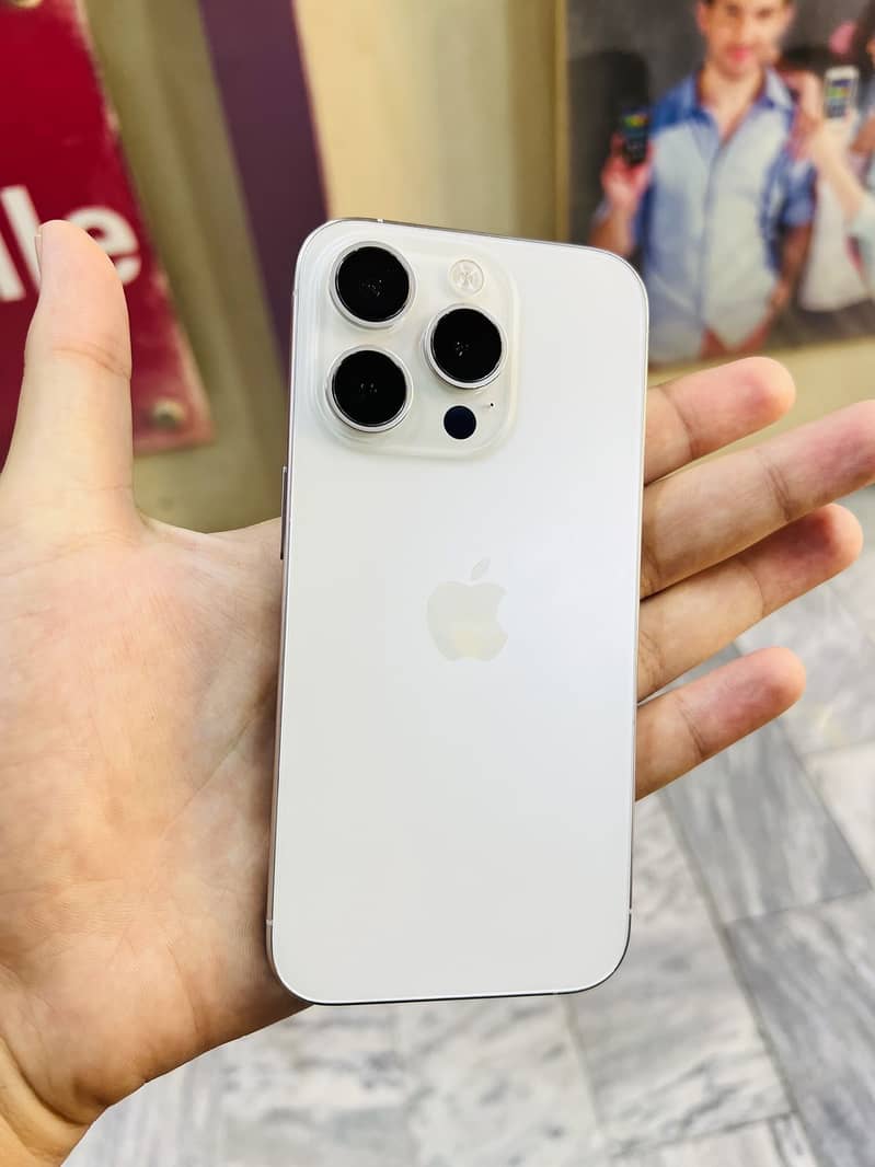 Apple iPhone 15 Pro 3