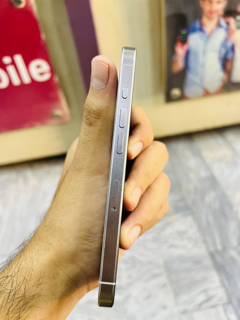 Apple iPhone 15 Pro 4