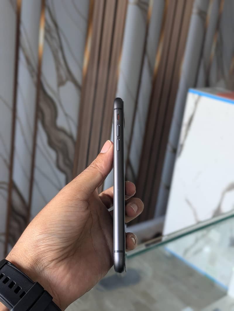 Apple iPhone 11 2