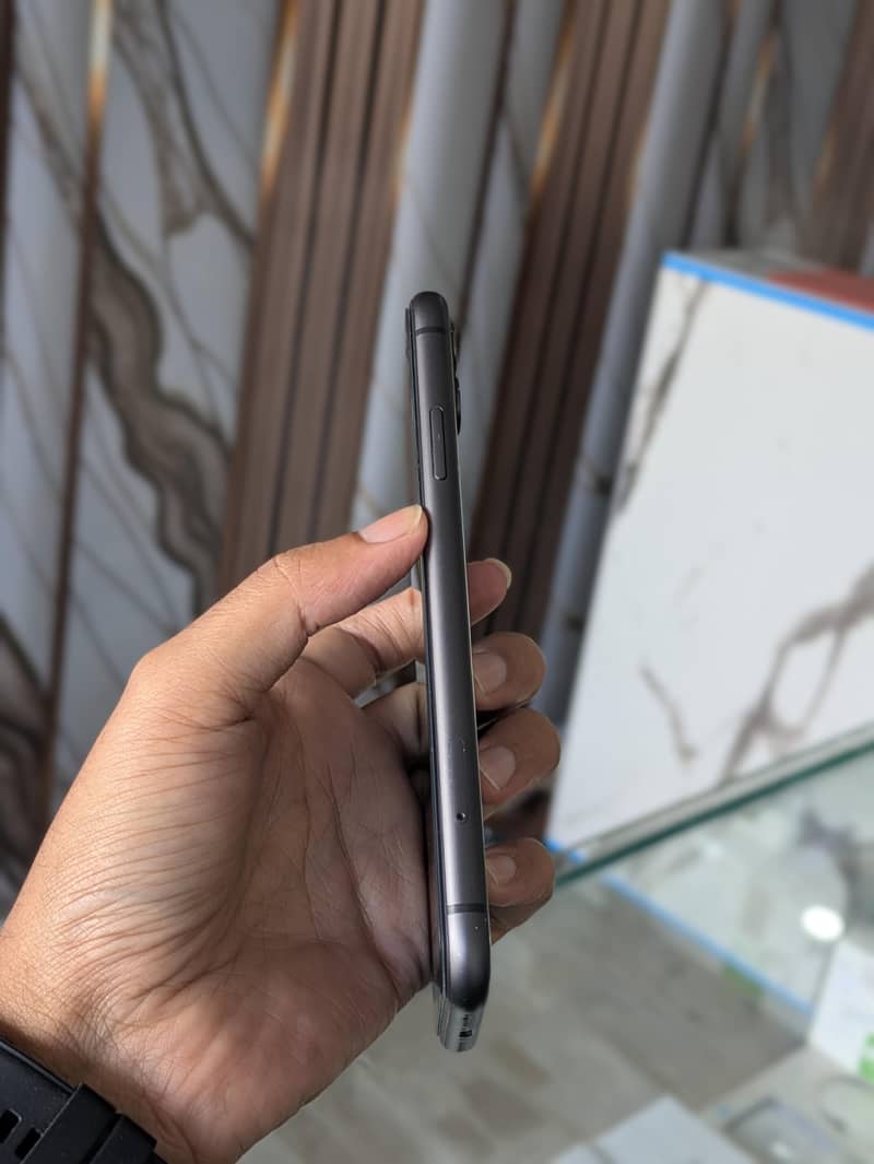 Apple iPhone 11 3