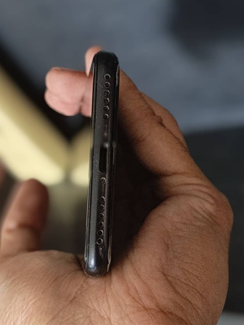 Apple iPhone SE 10