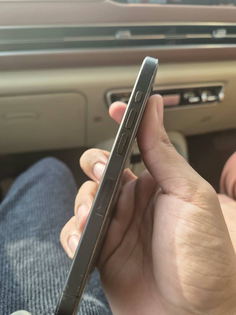 Apple iPhone 15 Pro 1