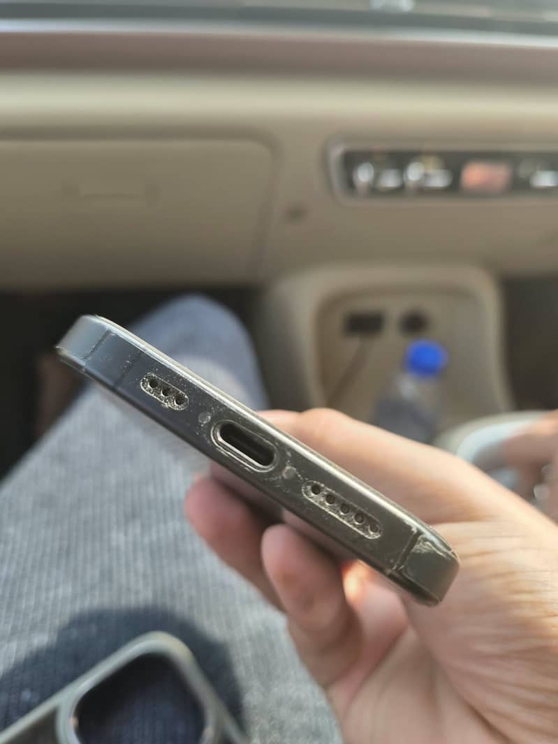 Apple iPhone 15 Pro 4