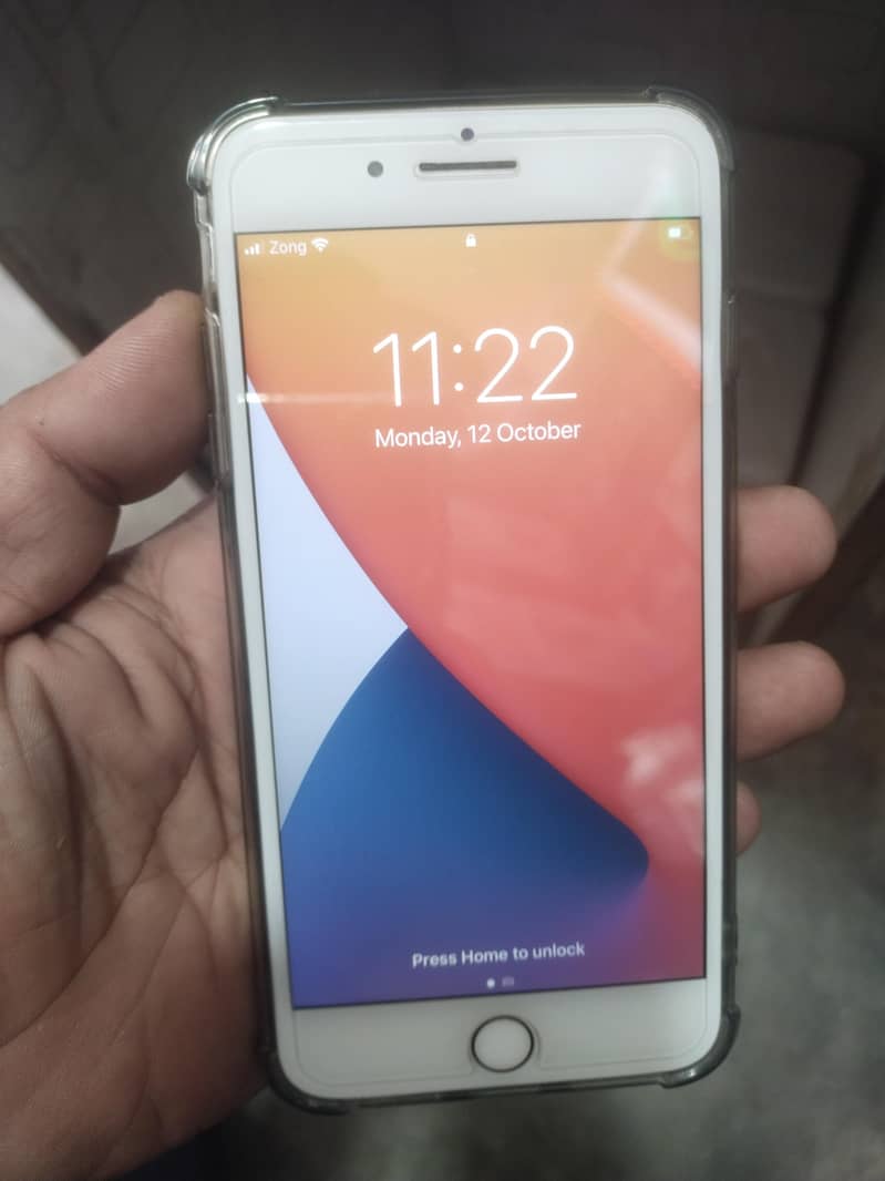 Apple iPhone 7 plus 0