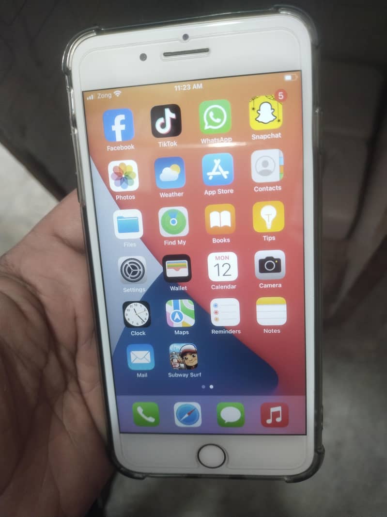 Apple iPhone 7 plus 1