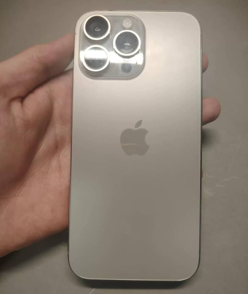 Apple iPhone 16 Pro Max 0