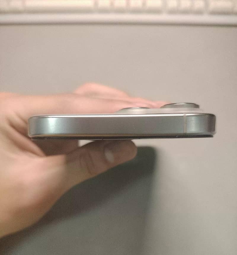 Apple iPhone 16 Pro Max 2