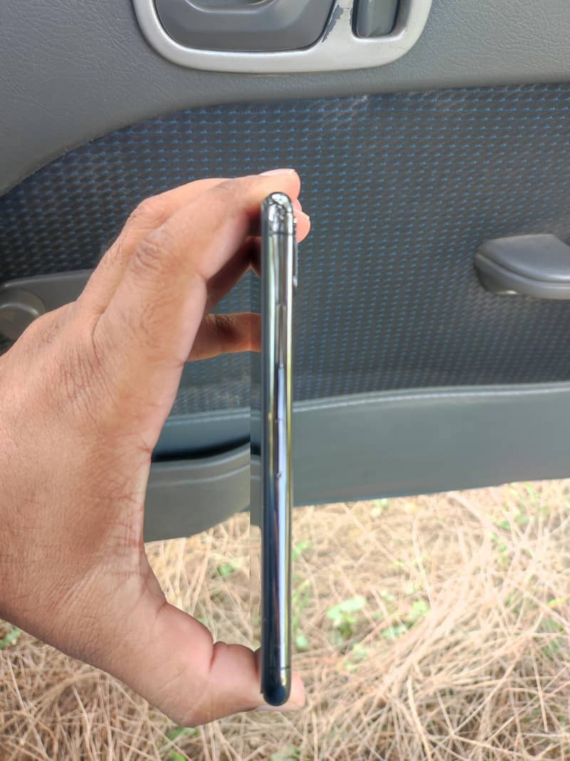 Apple iPhone X 5