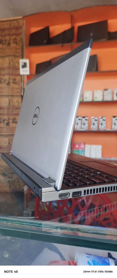 model Dell latitude 3330
