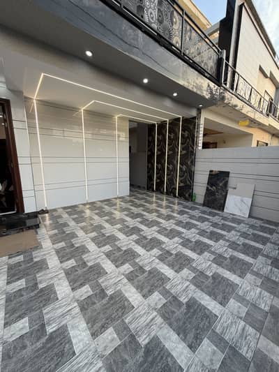 10 Marla Classical Design House For Sale In A-Block Central Park Housing Scheme Lahore Ferozpur Road. Facing Park Near To Market