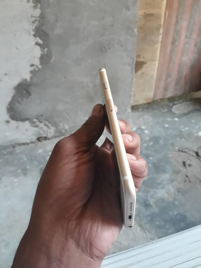 Apple iPhone 6S 1
