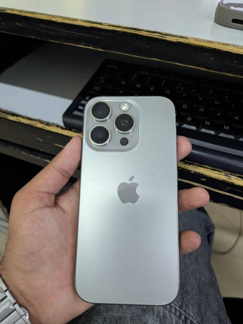 Apple iPhone 16 Pro 0