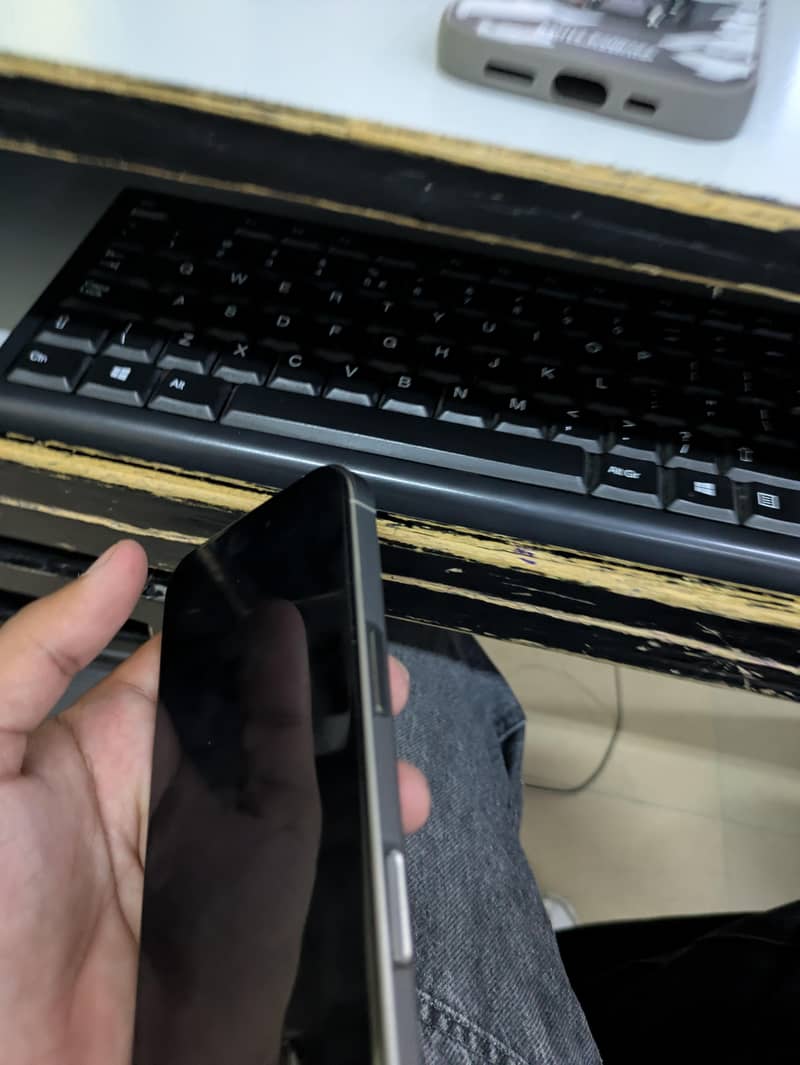 Apple iPhone 16 Pro 2