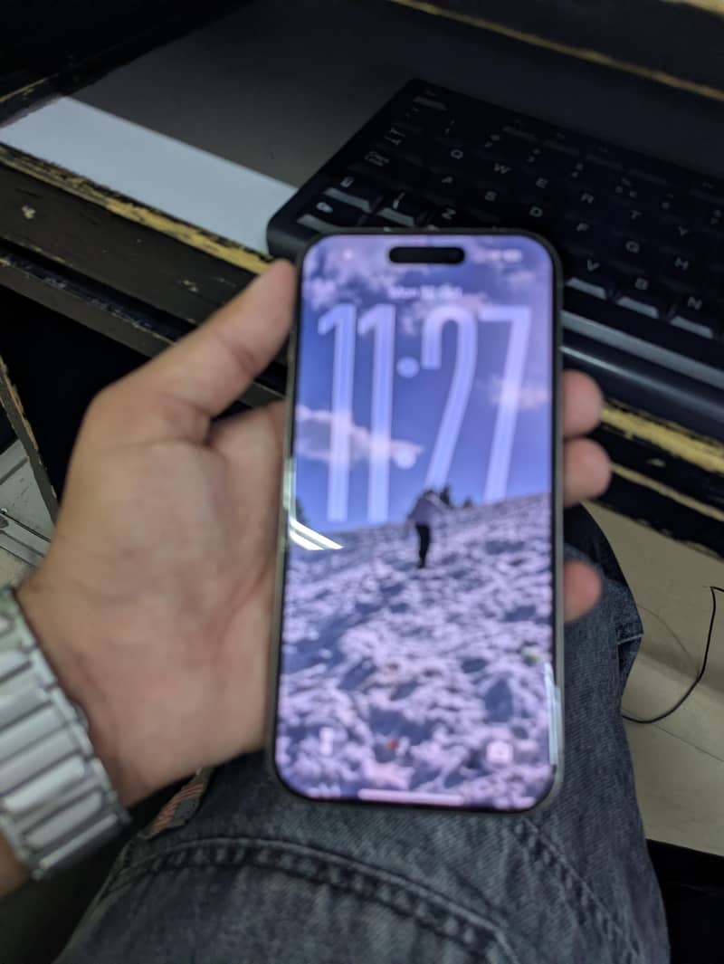 Apple iPhone 16 Pro 3