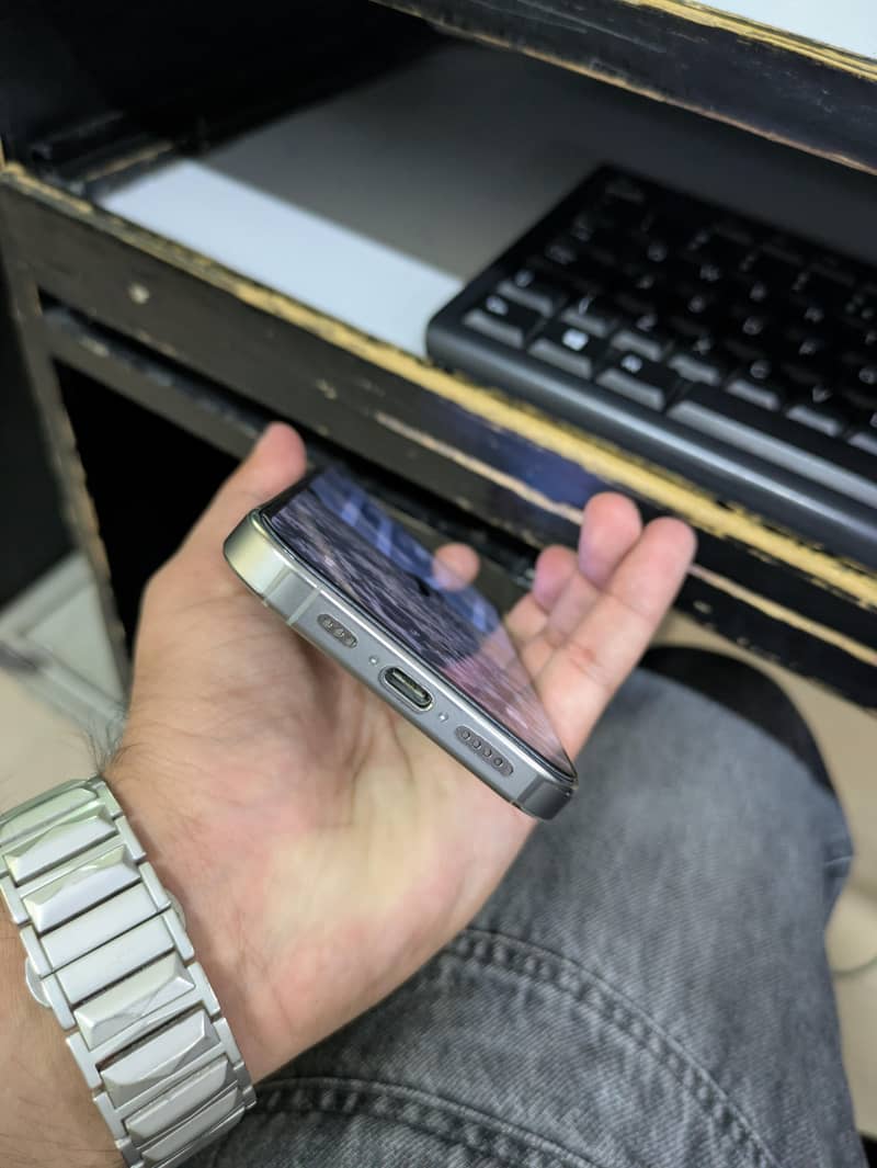 Apple iPhone 16 Pro 5