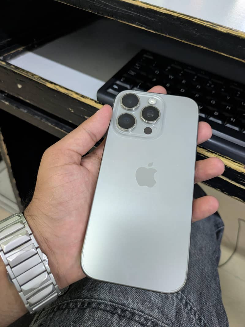 Apple iPhone 16 Pro 6