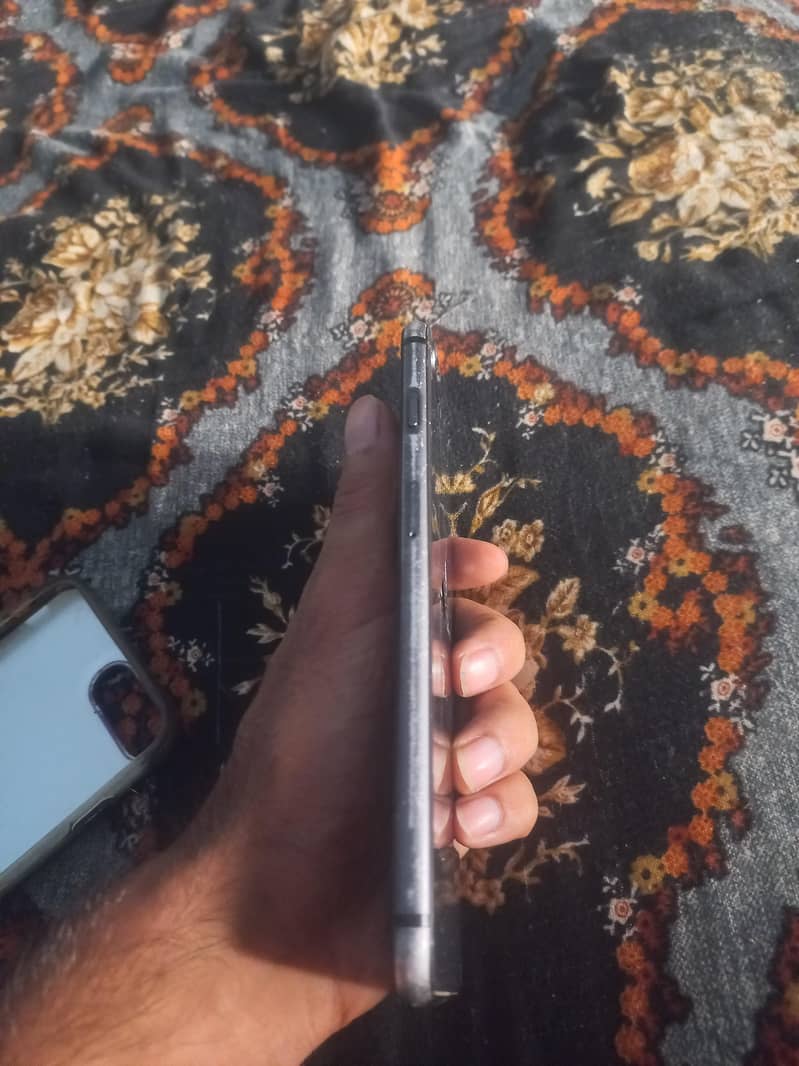 Apple iPhone 8 Plus 2
