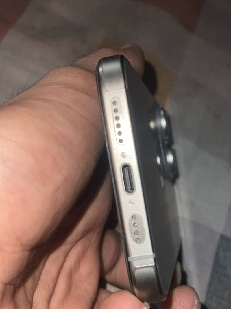 Apple iPhone 15 Pro Max 2