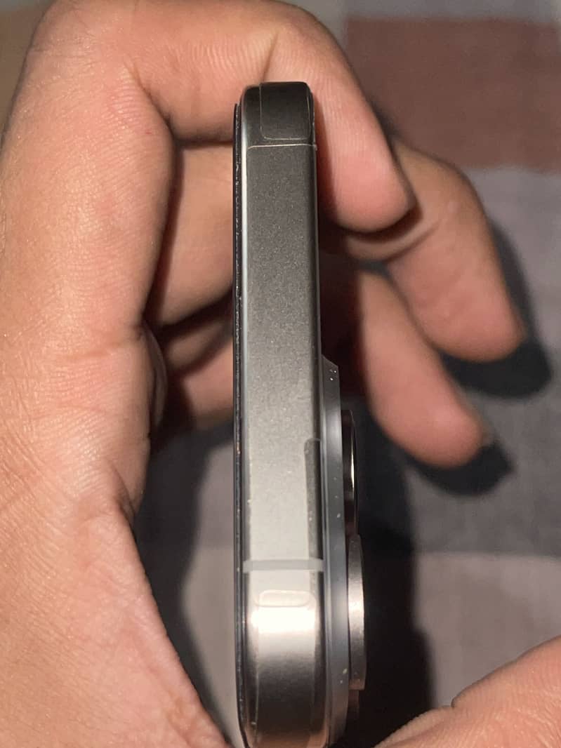 Apple iPhone 15 Pro Max 4