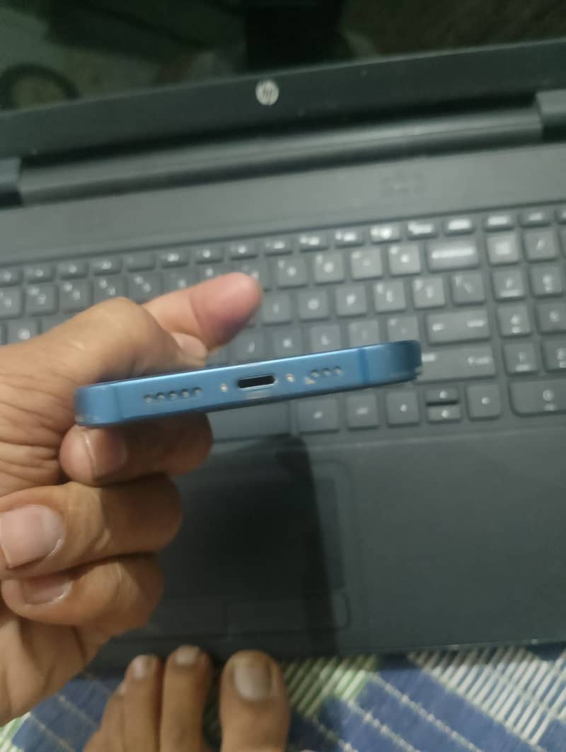 Apple iPhone 13 5