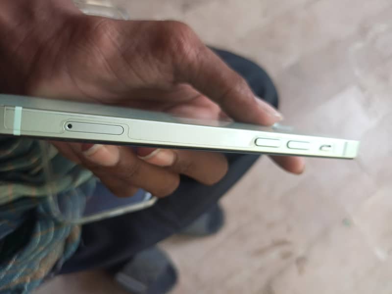 Apple iPhone 12 5