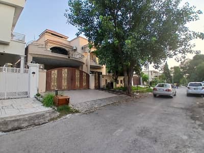 500 Square Yards Cda Transfer House Available In F-8/1 On Nice Location