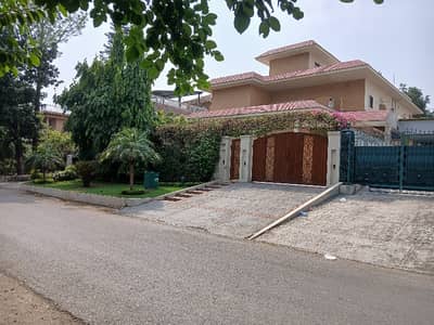 500 Square Yards Top Location Front Of Markaz Cda Transfer Double Unit Livable House Available In F-11/2