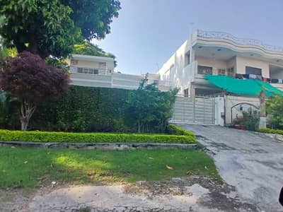 F-11 - 60*75 Cda Transfer Marble Floor Triple Storey Top Location Liveable House Available In Near Double Road