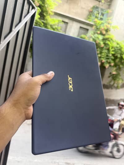 Acer swift 5 SM 514| i5-8th|8gb 256 ssd|lightweight with tuch display
